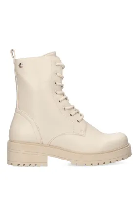 BOTIN TIPO MILITAR COLOR BEIGE para mujer con Tacón medio y exterior en sintético. MODELO ETIKA BUDAPES