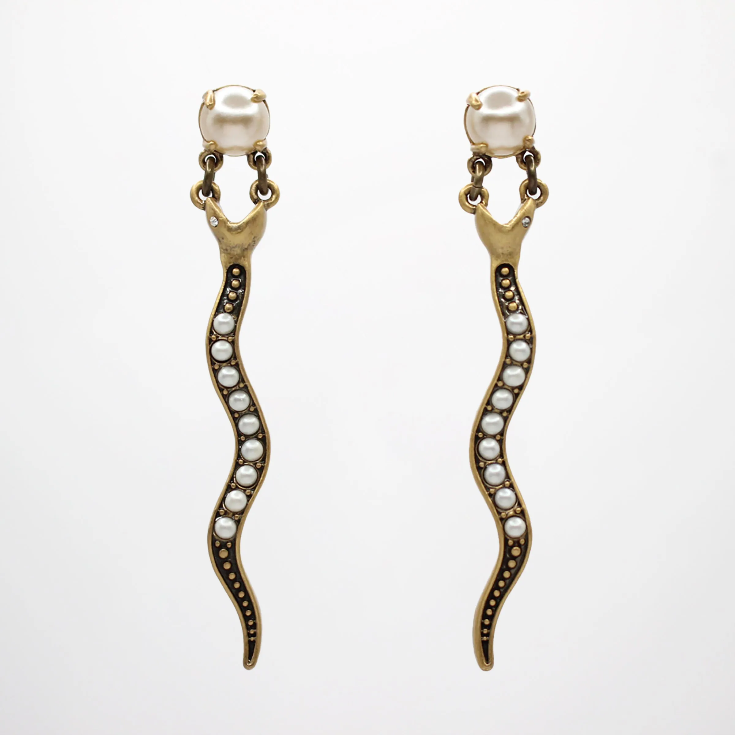 Elizabeth Glass Pearl Serpente Stud Earring