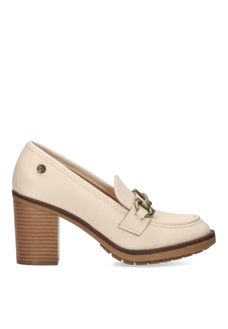 MOCASIN CON TACON MEDIO Y DETALLE DE HEBILLA COLOR BEIGE PARA MUJER, MODELO ETIKA PARIS.