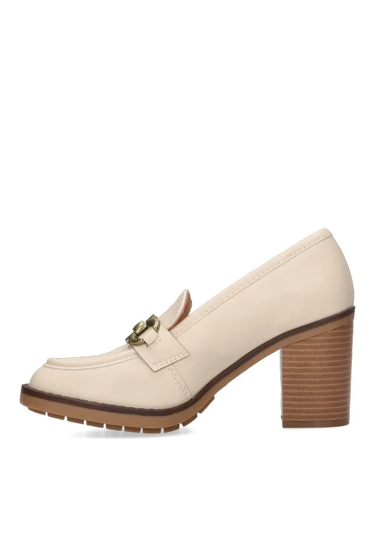 MOCASIN CON TACON MEDIO Y DETALLE DE HEBILLA COLOR BEIGE PARA MUJER, MODELO ETIKA PARIS.